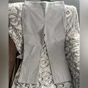 NWT Anne Klein Women's Stretchy Striped Slim‎ Cropped Pants Small